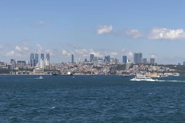 İstanbul, Türkiye - 27 Temmuz 2019: İstanbul, Türkiye 'den İstanbul' a panoramik manzara