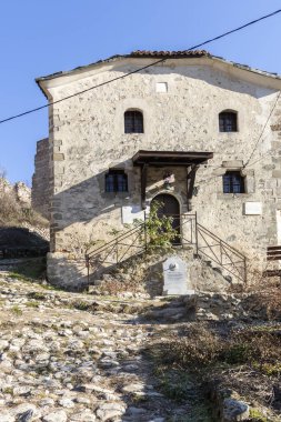 Melnik, Bulgaristan - 31 Aralık 2019: Bulgaristan 'ın Blagoevgrad bölgesindeki Melnik kasabasındaki Ortaçağ Aziz Anthony Kilisesi