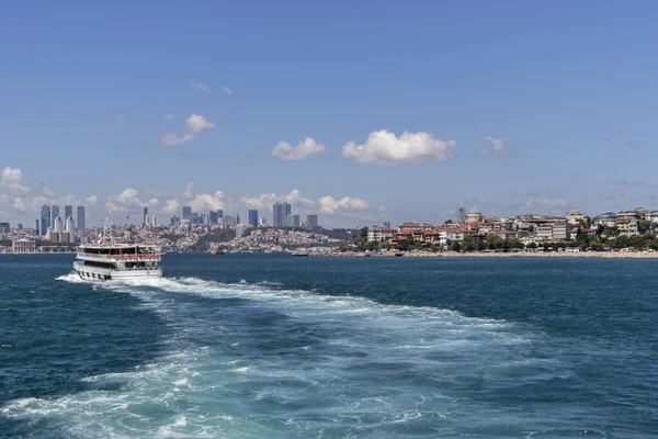 İstanbul, Türkiye - 27 Temmuz 2019: İstanbul, Türkiye 'den İstanbul' a panoramik manzara