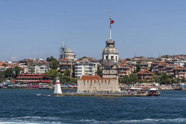İstanbul, Türkiye - 27 Temmuz 2019: İstanbul, Türkiye 'den İstanbul' a panoramik manzara