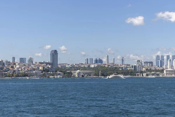İstanbul, Türkiye - 27 Temmuz 2019: İstanbul, Türkiye 'den İstanbul' a panoramik manzara