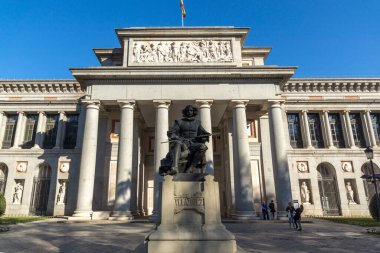 Madrid, İspanya - 22 Ocak 2018: Velazquez heykel Madrid şehir, İspanya Prado Müzesi önünde