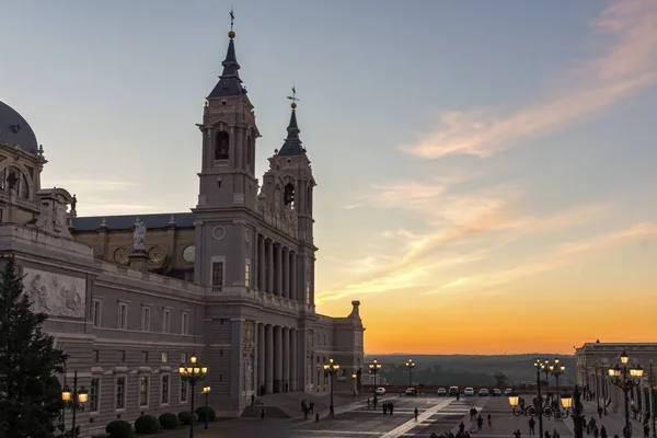 Madrid Španělsko Června 2018 Pohled Západ Slunce Katedrály Almudena Madridu — Stock fotografie