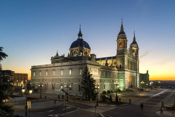 Madrid Španělsko Června 2018 Pohled Západ Slunce Katedrály Almudena Madridu — Stock fotografie