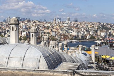 İSTANBUL, TURKEY - 27 Temmuz 2019: Süleyman Camii 'nden İstanbul, Türkiye' ye inanılmaz şehir manzarası