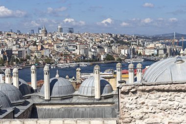İSTANBUL, TURKEY - 27 Temmuz 2019: Süleyman Camii 'nden İstanbul, Türkiye' ye inanılmaz şehir manzarası