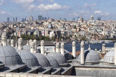 İSTANBUL, TURKEY - 27 Temmuz 2019: Süleyman Camii 'nden İstanbul, Türkiye' ye inanılmaz şehir manzarası