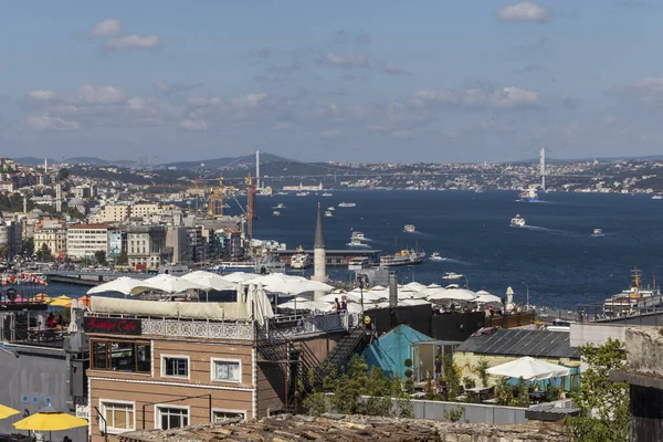 İSTANBUL, TURKEY - 27 Temmuz 2019: Süleyman Camii 'nden İstanbul, Türkiye' ye inanılmaz şehir manzarası