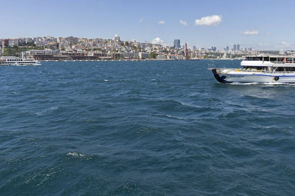 İstanbul, Türkiye - 27 Temmuz 2019: İstanbul, Türkiye 'den İstanbul' a panoramik manzara