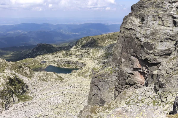保加利亚Rila山Kupen峰附近的奇景 免版税图库照片