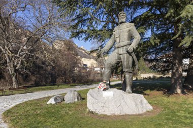 Bulgaristan 'ın Blagoevgrad bölgesindeki Melnik kasabasındaki Yane Sandanski anıtı