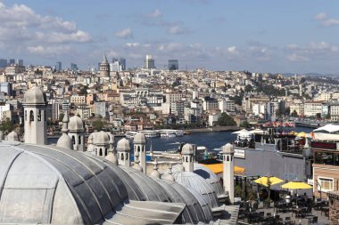 İSTANBUL, TURKEY - 27 Temmuz 2019: İmparatorluk Süleyman Camii 'nden İstanbul, Türkiye' ye panoramik manzara