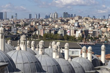İSTANBUL, TURKEY - 27 Temmuz 2019: İmparatorluk Süleyman Camii 'nden İstanbul, Türkiye' ye panoramik manzara
