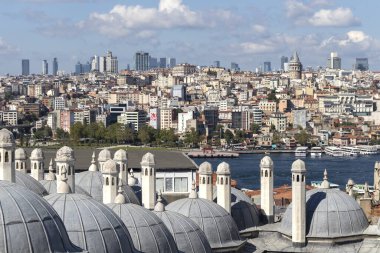 İSTANBUL, TURKEY - 27 Temmuz 2019: İmparatorluk Süleyman Camii 'nden İstanbul, Türkiye' ye panoramik manzara