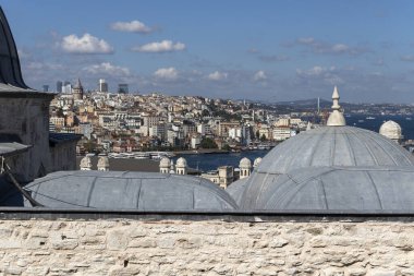 İSTANBUL, TURKEY - 27 Temmuz 2019: İmparatorluk Süleyman Camii 'nden İstanbul, Türkiye' ye panoramik manzara