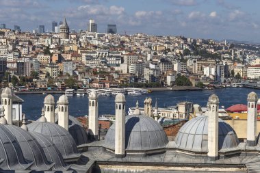 İSTANBUL, TURKEY - 27 Temmuz 2019: İmparatorluk Süleyman Camii 'nden İstanbul, Türkiye' ye panoramik manzara