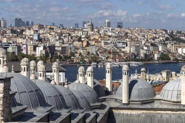 İSTANBUL, TURKEY - 27 Temmuz 2019: İmparatorluk Süleyman Camii 'nden İstanbul, Türkiye' ye panoramik manzara