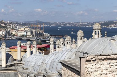 İSTANBUL, TURKEY - 27 Temmuz 2019: İmparatorluk Süleyman Camii 'nden İstanbul, Türkiye' ye panoramik manzara