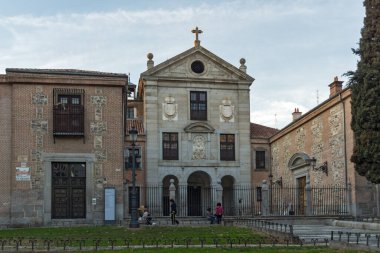 MADRID, İspanya - 22 Ocak 2018: Madrid, İspanya 'daki Enkarnasyon Kraliyet Manastırı' nın İnanılmaz Günbatımı Manastırı
