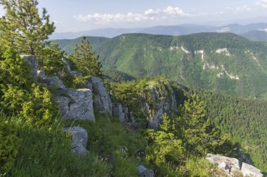 Bulgaristan 'ın Filibe Bölgesi, Rodop Dağları' ndaki Kızıl Duvar Zirvesi 'nden inanılmaz manzara