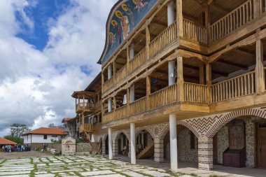 GIGINTSY MONASTERY, BULGARIA - 18 Mayıs 2014: Ortaçağ Tsarnogorski (Gigintsy) manastırı St. Kozma ve Damyan, Pernik Bölgesi, Bulgaristan