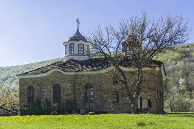 STARO STEFANOVO, BULGARIA - 9 Nisan 2014: Bulgaristan 'ın Lovech bölgesinin tarihi Staro Stefanovo köyündeki eski evler