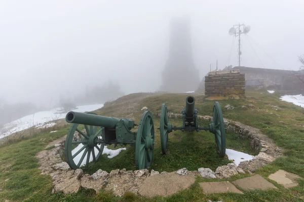 Bulgaristan Başkenti Stara Planina Daki Saint Nicholas Zirvesinde Özgürlük Anıtı — Stok fotoğraf