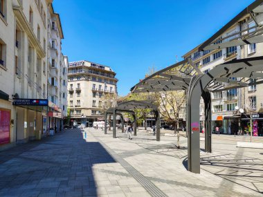 SOFYA, BULGARIA - 24 Nisan 2020: Bulgaristan 'ın Sofya kentinin merkezindeki Slaveykov Meydanı