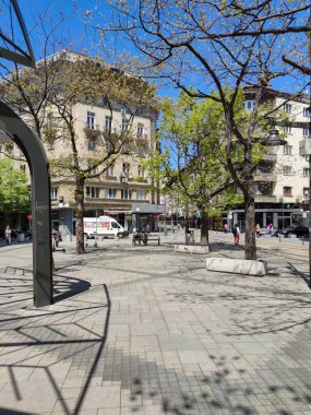 SOFYA, BULGARIA - 24 Nisan 2020: Bulgaristan 'ın Sofya kentinin merkezindeki Slaveykov Meydanı