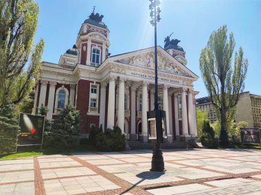 SOFYA, BULGARIA - 24 Nisan 2020: Bulgaristan 'ın Sofya kentinde Ulusal Tiyatro İvan Vazov Binası
