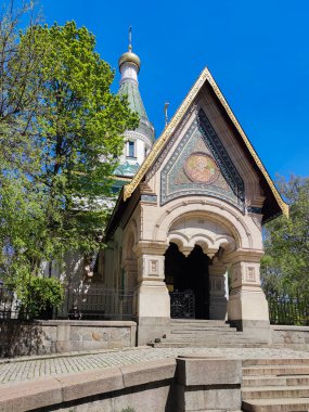 SOFYA, BULGARIA - 24 Nisan 2020: Bulgaristan 'ın Sofya kentinde Rus kilisesi inşa ve Altın Kubbeler