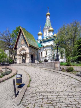 SOFYA, BULGARIA - 24 Nisan 2020: Bulgaristan 'ın Sofya kentinde Rus kilisesi inşa ve Altın Kubbeler