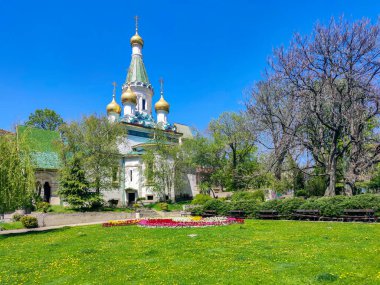 SOFYA, BULGARIA - 24 Nisan 2020: Bulgaristan 'ın Sofya kentinde Rus kilisesi inşa ve Altın Kubbeler