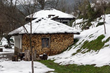 ETAR, GABROVO, BULGARIA - NOVEMBER 1, 2014: Bulgaristan 'ın Gabrovo kenti yakınlarındaki Mimari Etnografik Kompleksi Etar (Etara)