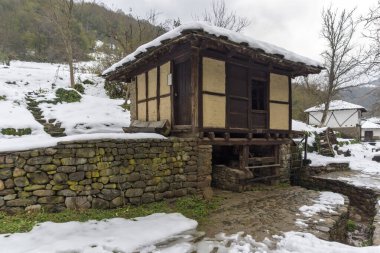ETAR, GABROVO, BULGARIA - NOVEMBER 1, 2014: Bulgaristan 'ın Gabrovo kenti yakınlarındaki Mimari Etnografik Kompleksi Etar (Etara)