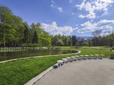 Bulgaristan 'ın Sofya kentindeki South Park' ın bahar manzarası