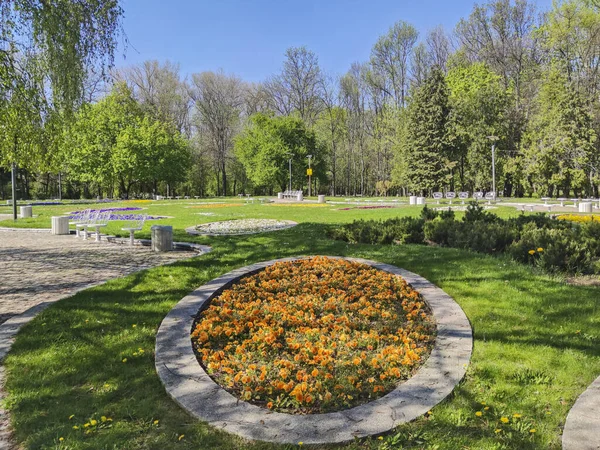 ブルガリア ソフィア市の南公園の春景色 — ストック写真