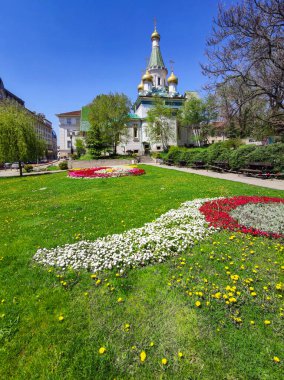 SOFYA, BULGARIA - 24 Nisan 2020: Bulgaristan 'ın Sofya kentinde Rus kilisesi inşa ve Altın Kubbeler