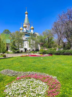SOFYA, BULGARIA - 24 Nisan 2020: Bulgaristan 'ın Sofya kentinde Rus kilisesi inşa ve Altın Kubbeler