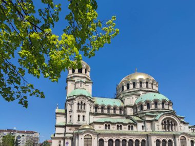 SOFYA, BULGARIA - 24 Nisan 2020: Bulgaristan 'ın Sofya kentindeki Katedral Aziz Alexander Nevski' nin muhteşem manzarası