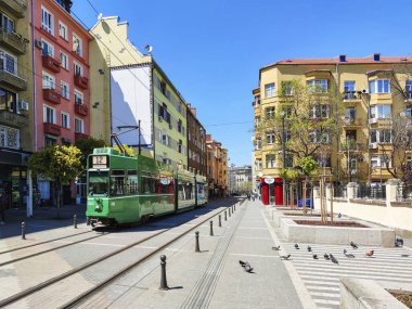 SOFYA, BULGARIA - 24 Nisan 2020: Bulgaristan 'ın Sofya kentindeki Graf Ignatiev caddesinin gün batımı manzarası