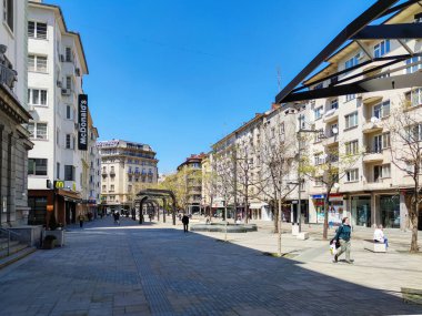 SOFYA, BULGARIA - 24 Nisan 2020: Bulgaristan 'ın Sofya kentinin merkezindeki Slaveykov Meydanı
