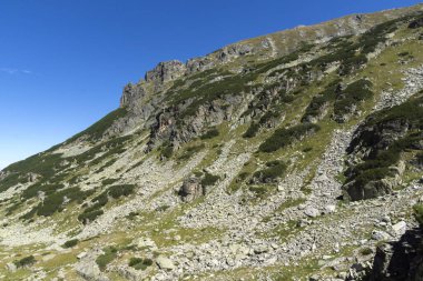 Malyovitsa zirvesi, Rila Dağı, Bulgaristan 'ın yürüyüş parkurundan manzara