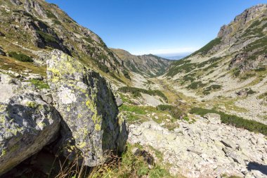 Malyovitsa zirvesi, Rila Dağı, Bulgaristan 'ın yürüyüş parkurundan manzara