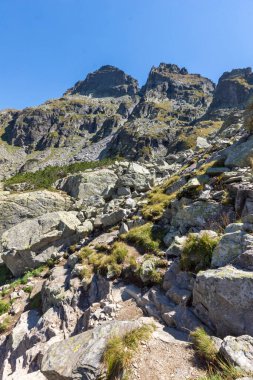 Malyovitsa zirvesi, Rila Dağı, Bulgaristan 'ın yürüyüş parkurundan manzara