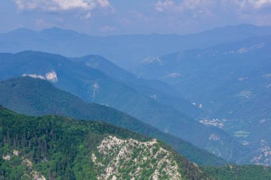 Kızıl Duvar Tepesi 'nden Rodop Dağları, Filibe Bölgesi, Bulgaristan' a inanılmaz manzara