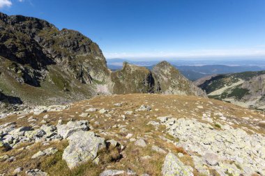 Malyovitsa zirvesi, Rila Dağı, Bulgaristan 'ın yürüyüş parkurundan manzara