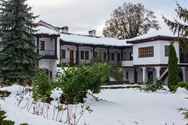 On dokuzuncu yüzyılın binaları Sokolski Manastırı Kutsal Ana Varsayımı, Gabrovo Bölgesi, Bulgaristan