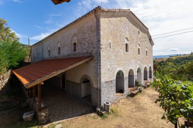 Bulgaristan 'ın Blagoevgrad bölgesindeki şeytanlarla dolu manastır olarak bilinen Aziz George' a adanmış Ortaçağ Churilovo manastırı.