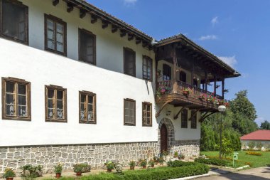 KLISURA MONASTERY, BULGARIA - 10 AĞUSTOS 2014: Bulgaristan 'ın Montana Eyaleti Aziz Kiril ve Methodius' a adanmış Ortaçağ Klisura Manastırı